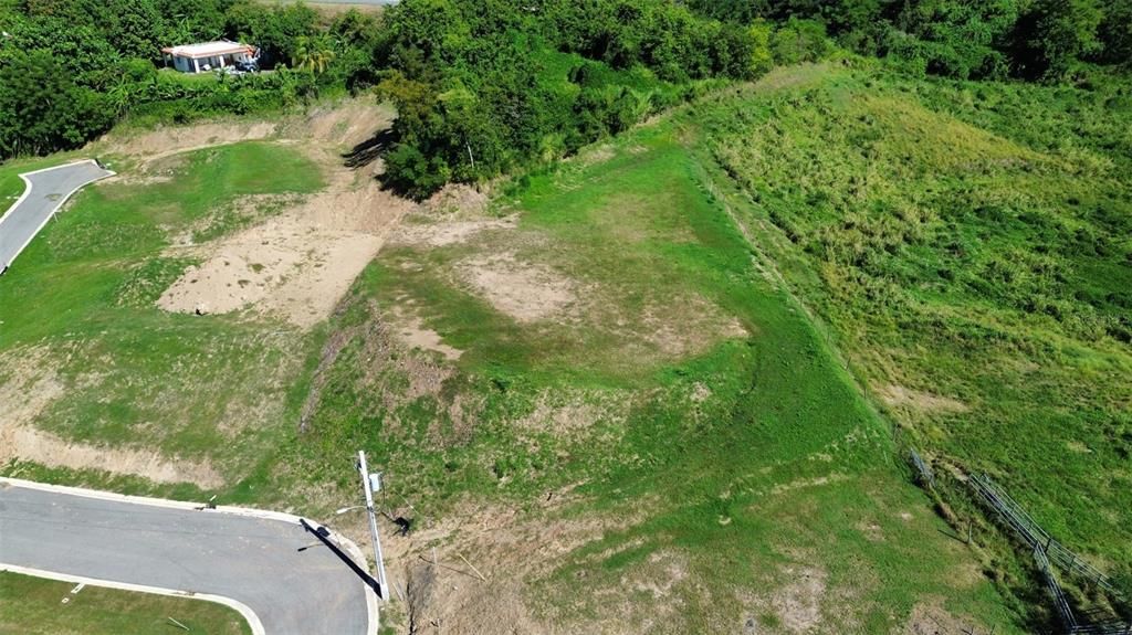 На продажу: $395,000 (0.60 acres)