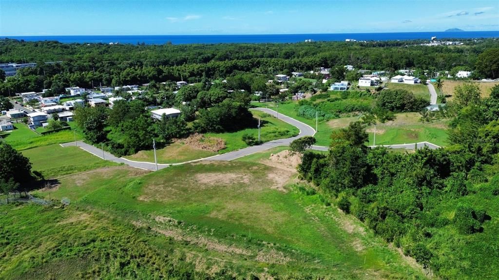 На продажу: $395,000 (0.60 acres)