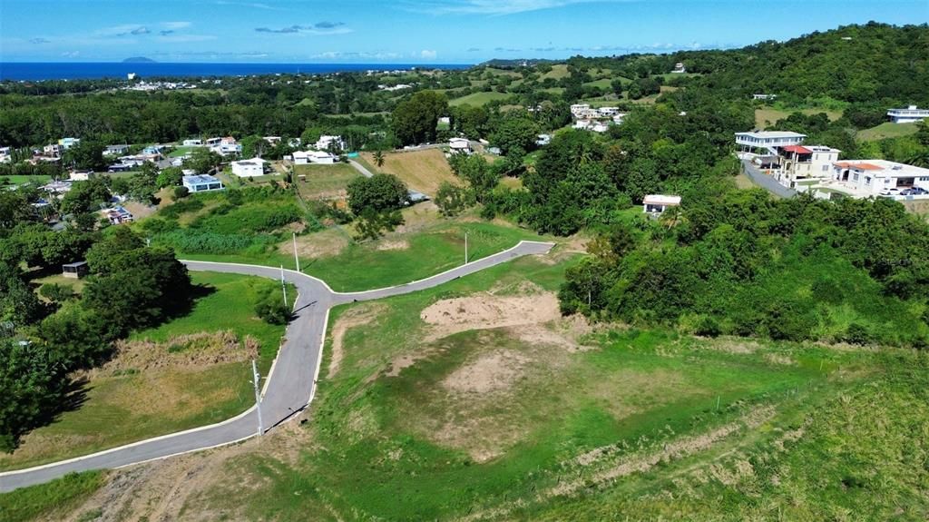 На продажу: $395,000 (0.60 acres)