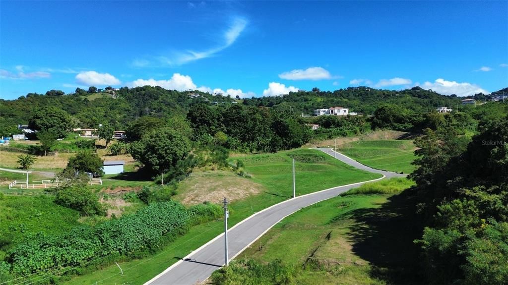 На продажу: $395,000 (0.60 acres)