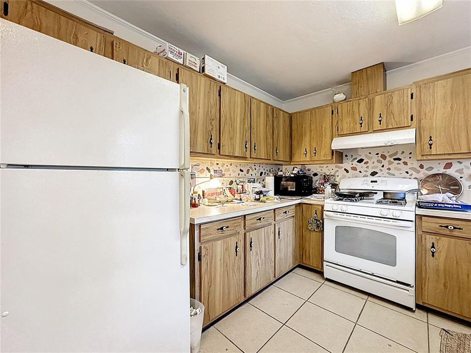 待售: $700,000 (8 贝兹, 0 浴室, 3856 平方英尺)