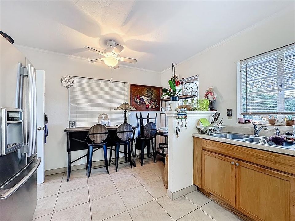 待售: $700,000 (8 贝兹, 0 浴室, 3856 平方英尺)