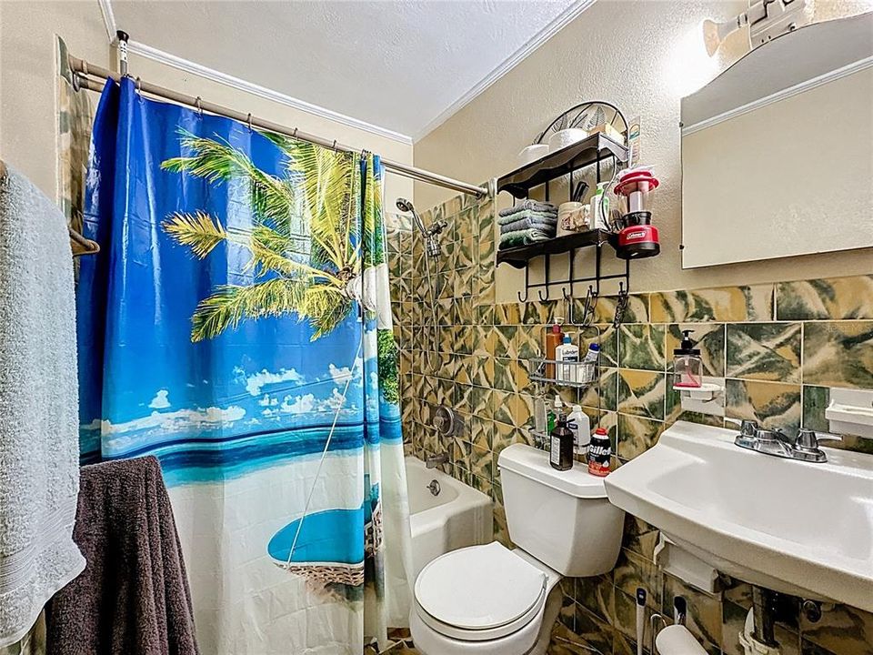 待售: $700,000 (8 贝兹, 0 浴室, 3856 平方英尺)