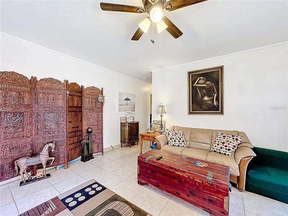 待售: $700,000 (8 贝兹, 0 浴室, 3856 平方英尺)