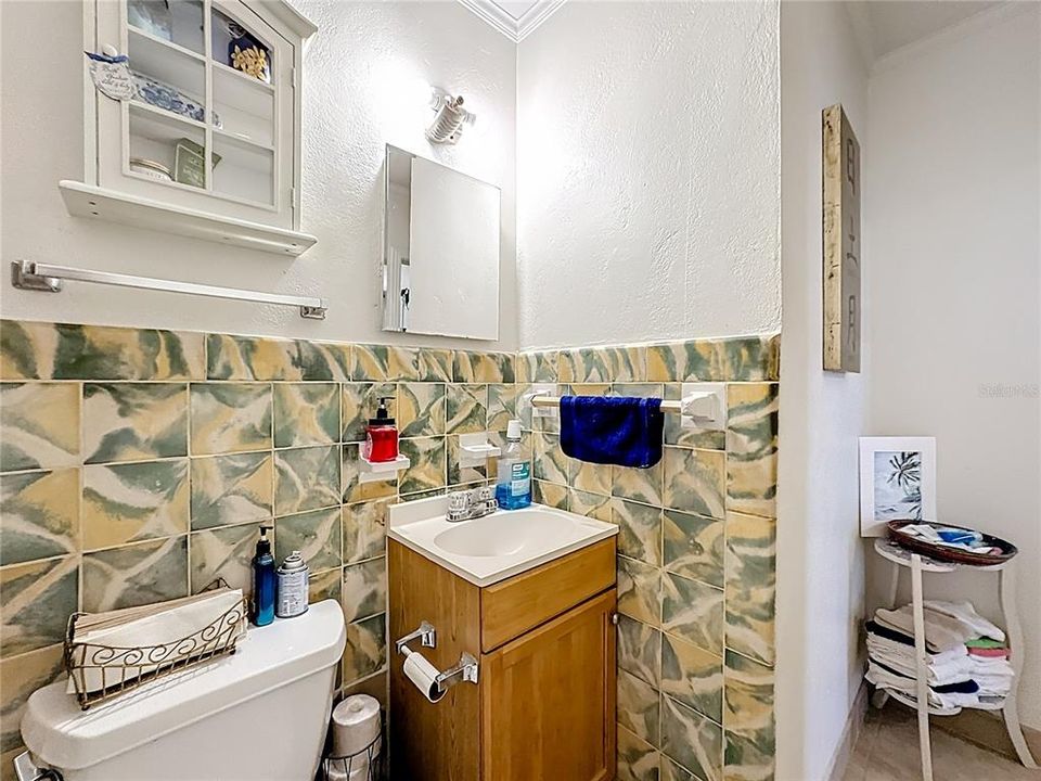 待售: $700,000 (8 贝兹, 0 浴室, 3856 平方英尺)