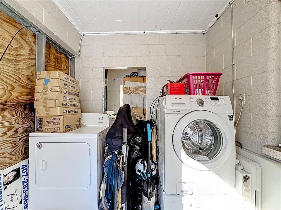 待售: $700,000 (8 贝兹, 0 浴室, 3856 平方英尺)