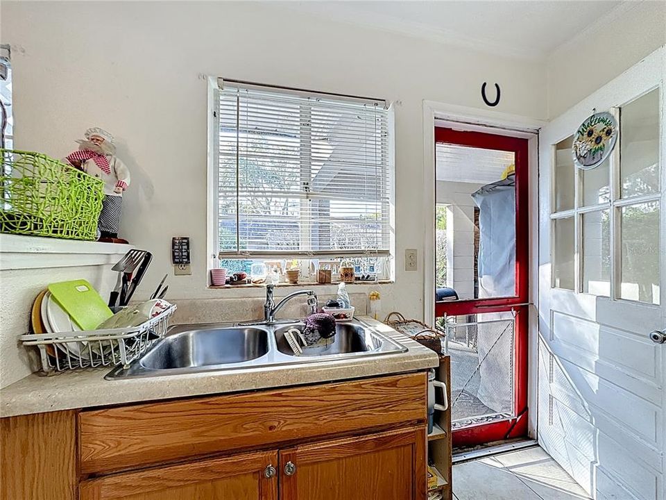 待售: $700,000 (8 贝兹, 0 浴室, 3856 平方英尺)