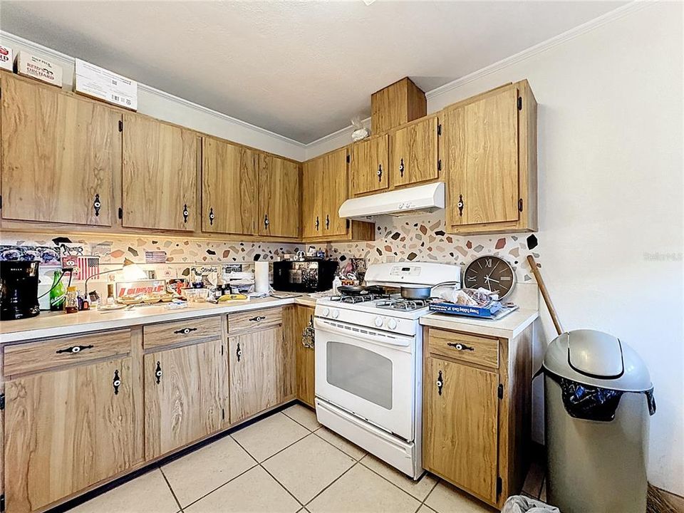 待售: $700,000 (8 贝兹, 0 浴室, 3856 平方英尺)