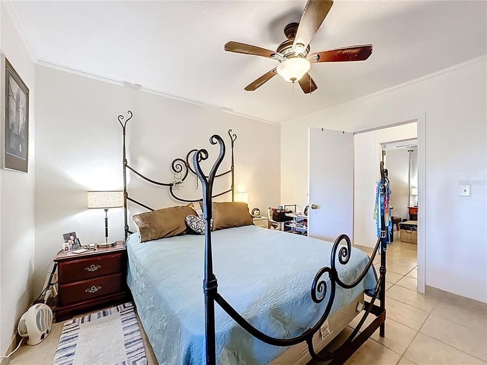 待售: $700,000 (8 贝兹, 0 浴室, 3856 平方英尺)