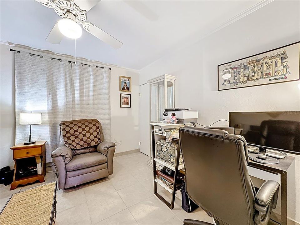 待售: $700,000 (8 贝兹, 0 浴室, 3856 平方英尺)