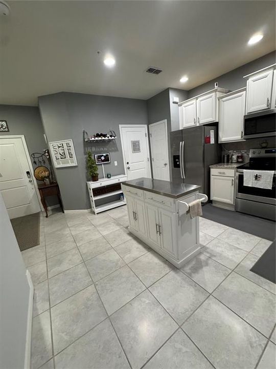 For Rent: $2,350 (3 beds, 2 baths, 1667 Square Feet)