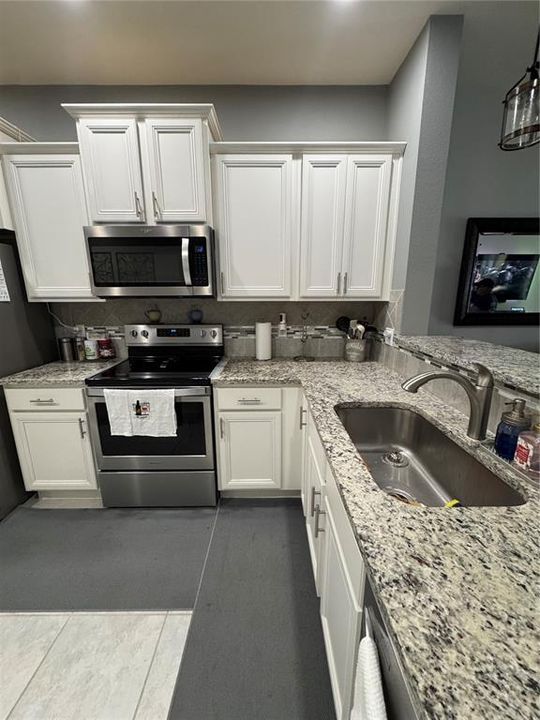 For Rent: $2,350 (3 beds, 2 baths, 1667 Square Feet)