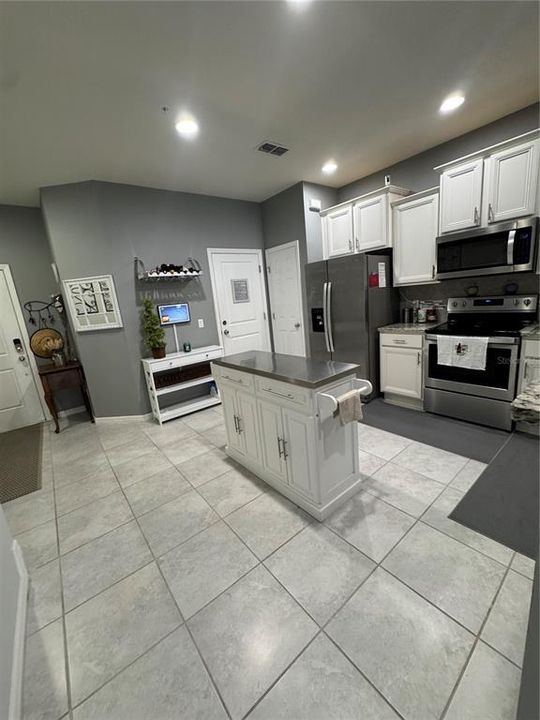 For Rent: $2,350 (3 beds, 2 baths, 1667 Square Feet)