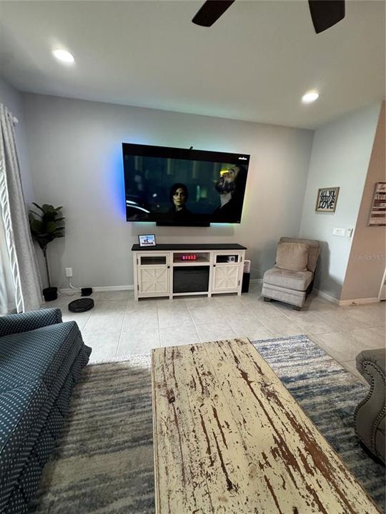 For Rent: $2,350 (3 beds, 2 baths, 1667 Square Feet)