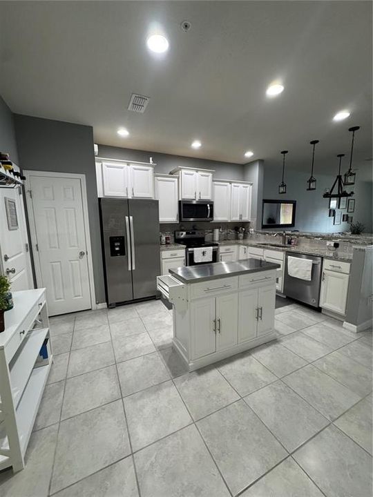 For Rent: $2,350 (3 beds, 2 baths, 1667 Square Feet)