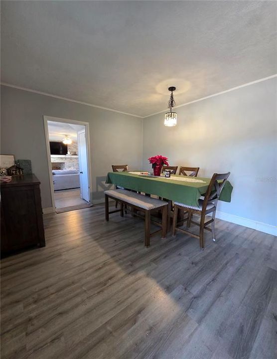 En Venta: $304,999 (4 camas, 2 baños, 1578 Pies cuadrados)