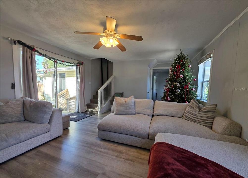 En Venta: $304,999 (4 camas, 2 baños, 1578 Pies cuadrados)