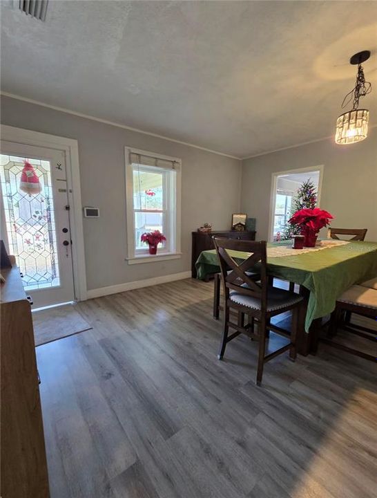 En Venta: $304,999 (4 camas, 2 baños, 1578 Pies cuadrados)