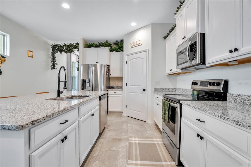 For Sale: $500,000 (3 beds, 2 baths, 1685 Square Feet)