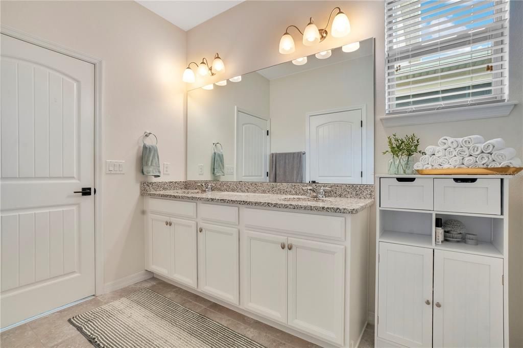 For Sale: $500,000 (3 beds, 2 baths, 1685 Square Feet)