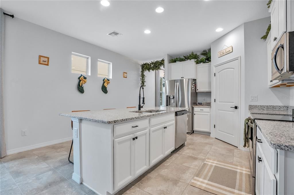 For Sale: $500,000 (3 beds, 2 baths, 1685 Square Feet)