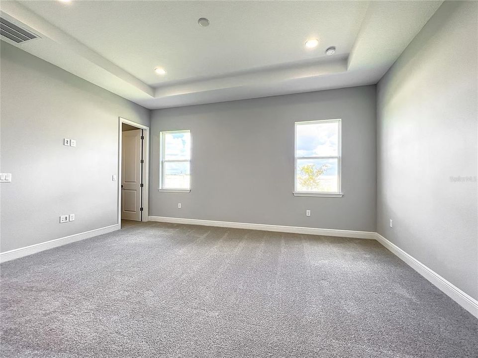 出租: $4,750 (6 贝兹, 4 浴室, 3092 平方英尺)