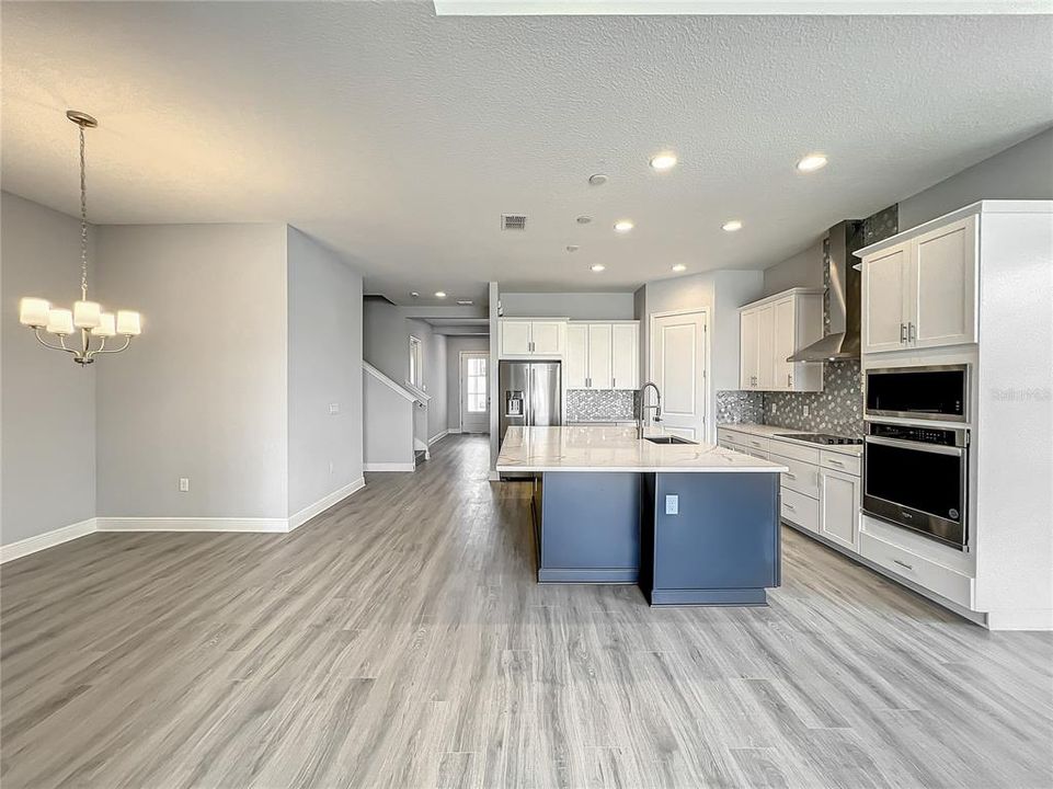 出租: $4,750 (6 贝兹, 4 浴室, 3092 平方英尺)