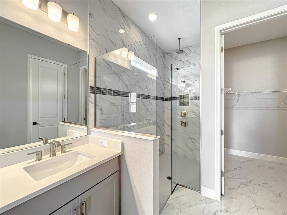 出租: $4,750 (6 贝兹, 4 浴室, 3092 平方英尺)