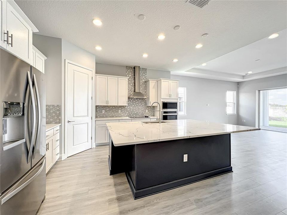 出租: $4,750 (6 贝兹, 4 浴室, 3092 平方英尺)