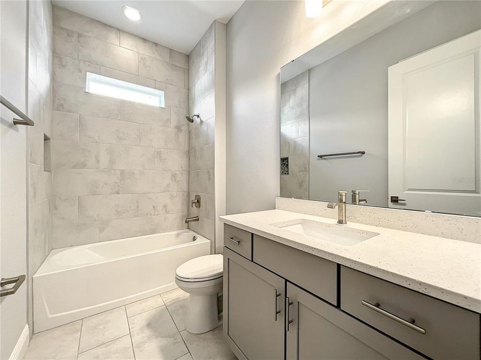 出租: $4,750 (6 贝兹, 4 浴室, 3092 平方英尺)