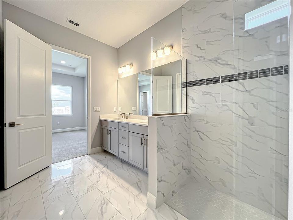 出租: $4,750 (6 贝兹, 4 浴室, 3092 平方英尺)