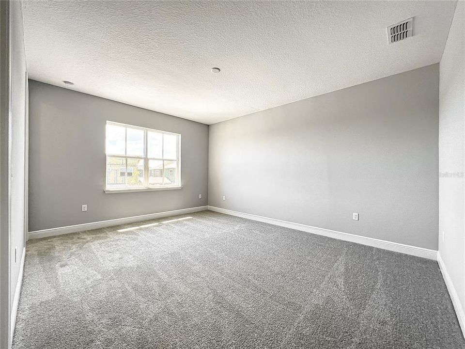 出租: $4,750 (6 贝兹, 4 浴室, 3092 平方英尺)