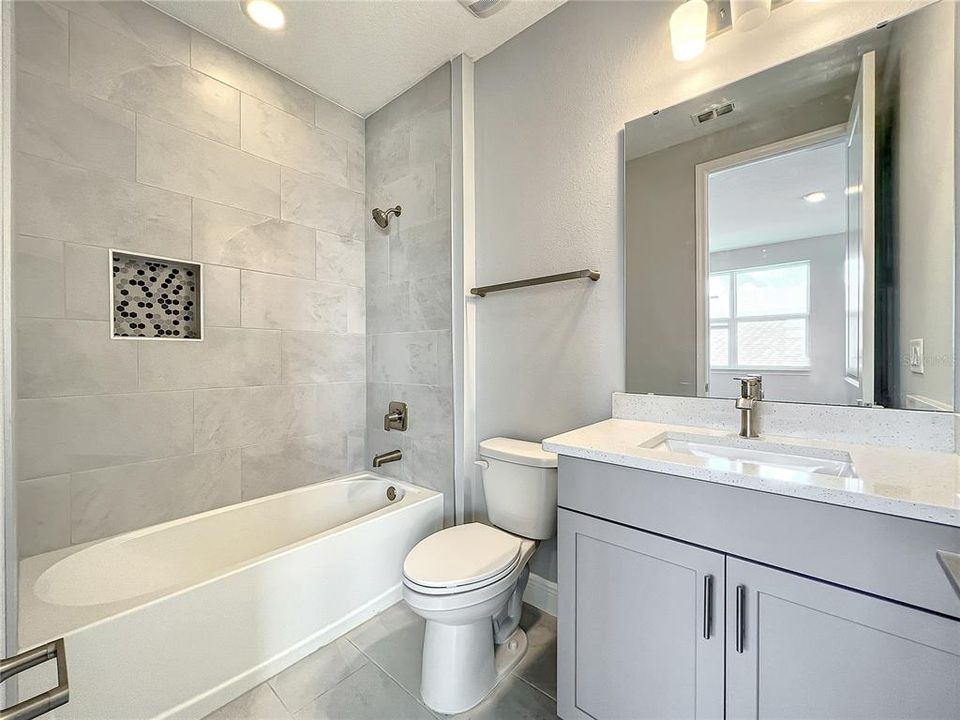 出租: $4,750 (6 贝兹, 4 浴室, 3092 平方英尺)