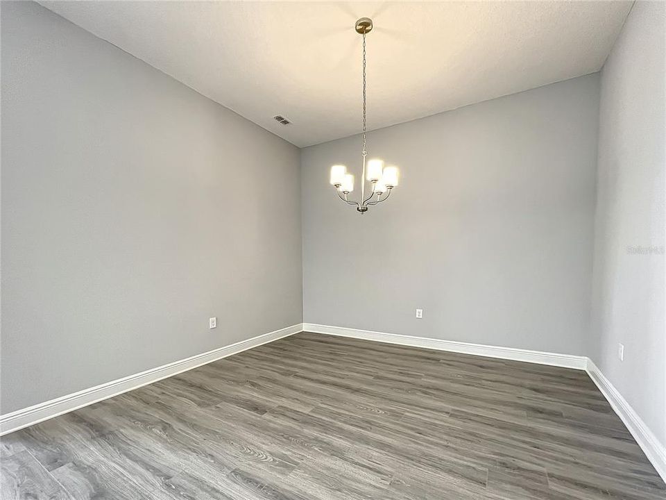 出租: $4,750 (6 贝兹, 4 浴室, 3092 平方英尺)