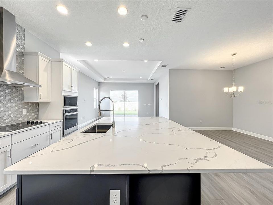 出租: $4,750 (6 贝兹, 4 浴室, 3092 平方英尺)