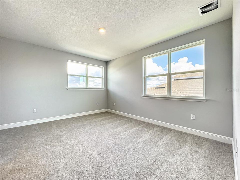 出租: $4,750 (6 贝兹, 4 浴室, 3092 平方英尺)