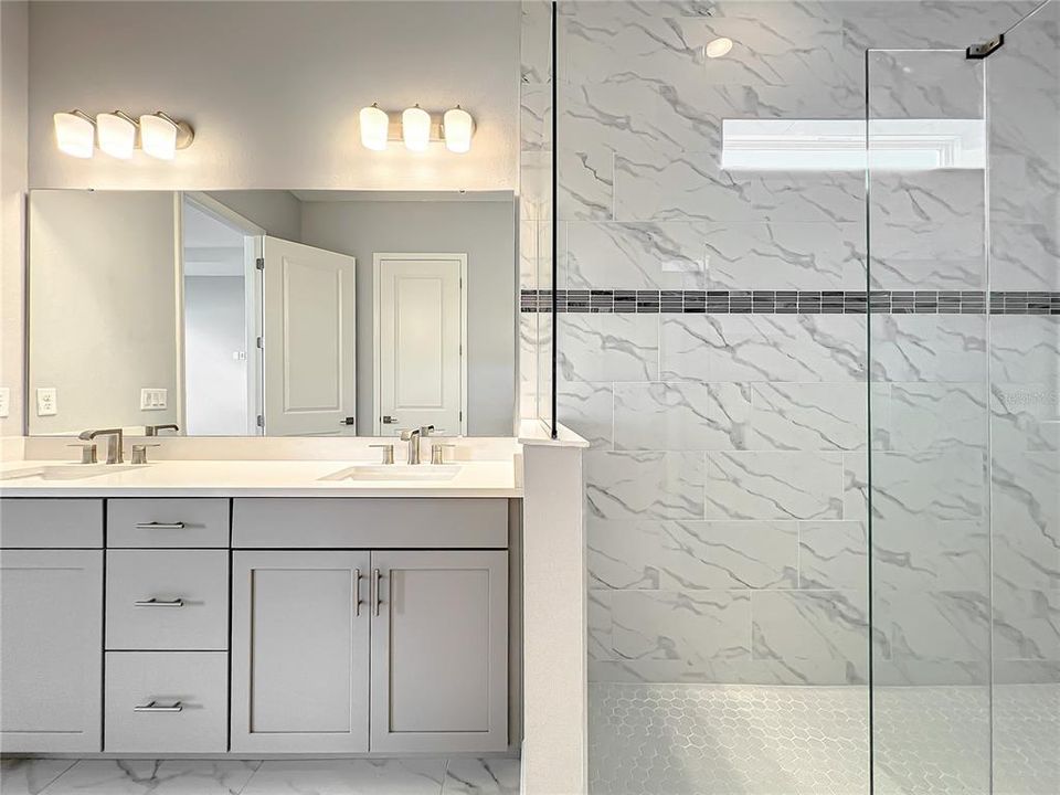 出租: $4,750 (6 贝兹, 4 浴室, 3092 平方英尺)