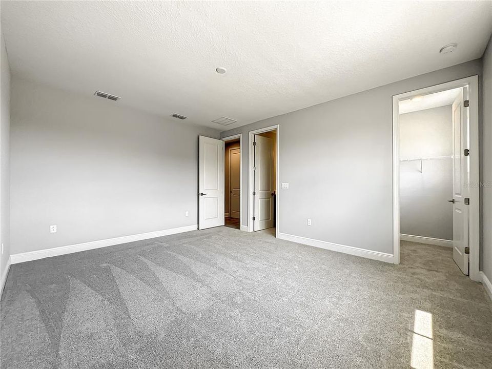 出租: $4,750 (6 贝兹, 4 浴室, 3092 平方英尺)