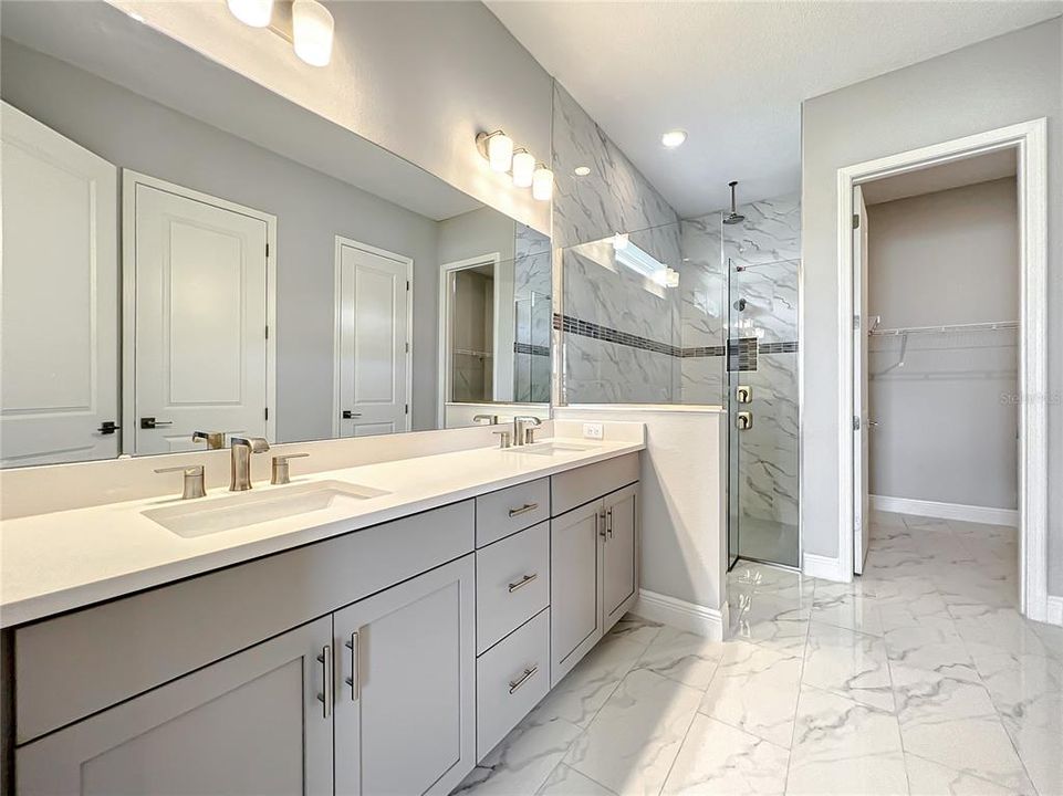 出租: $4,750 (6 贝兹, 4 浴室, 3092 平方英尺)