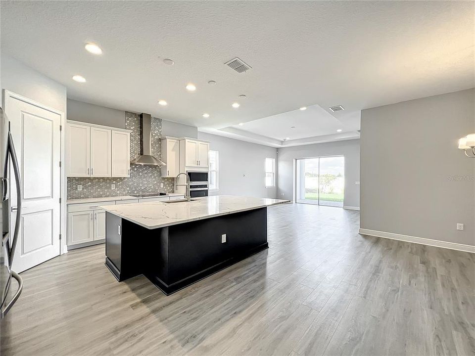 出租: $4,750 (6 贝兹, 4 浴室, 3092 平方英尺)