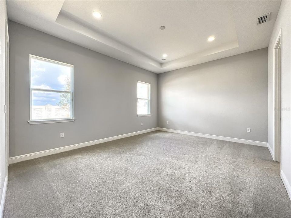 出租: $4,750 (6 贝兹, 4 浴室, 3092 平方英尺)