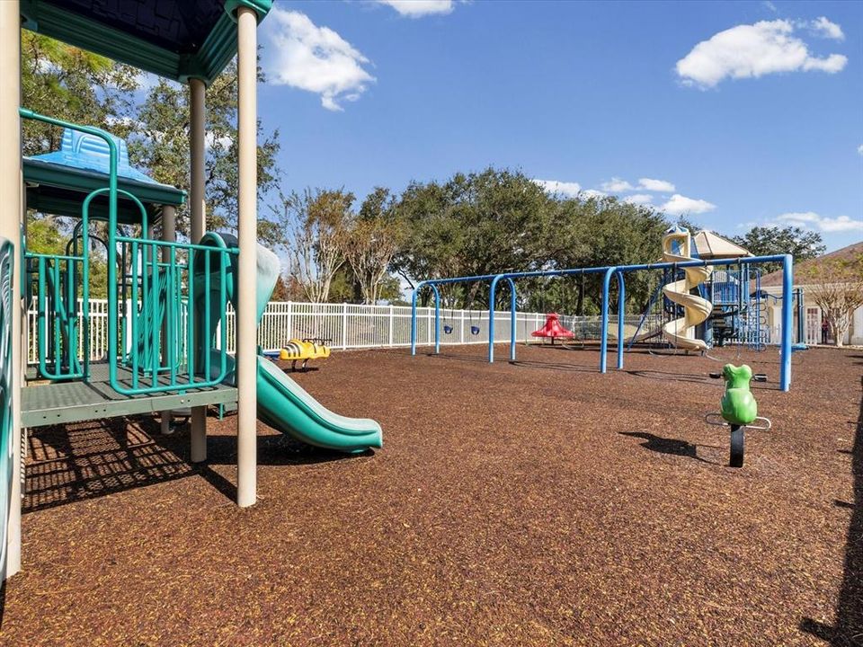 На продажу: $620,000 (4 спален, 3 ванн, 3614 Квадратных фут)