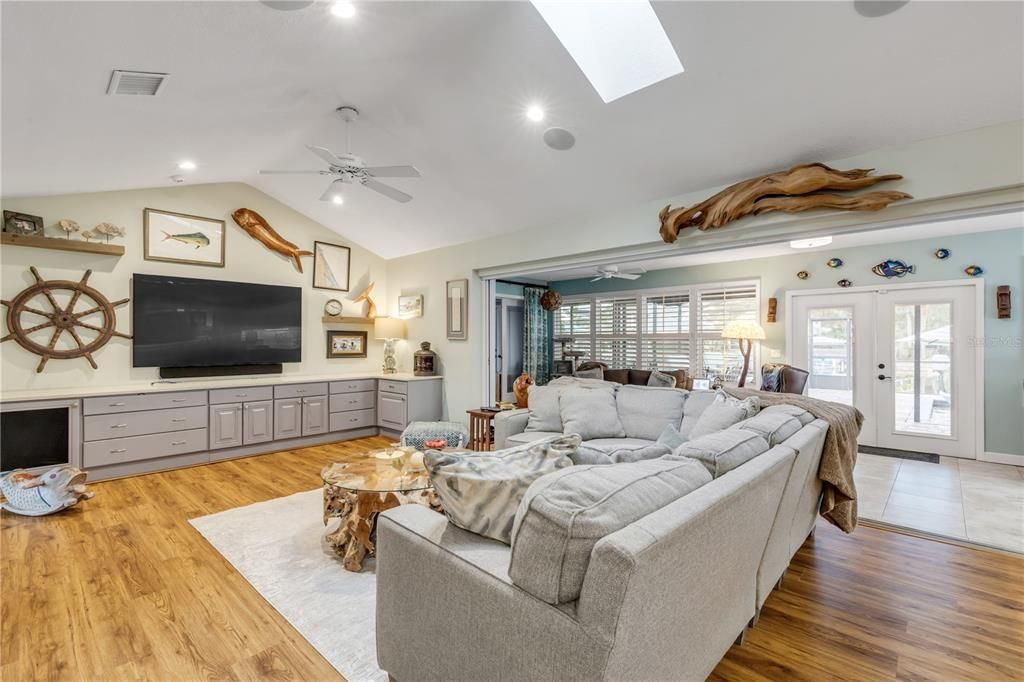 待售: $2,449,000 (3 贝兹, 2 浴室, 3374 平方英尺)