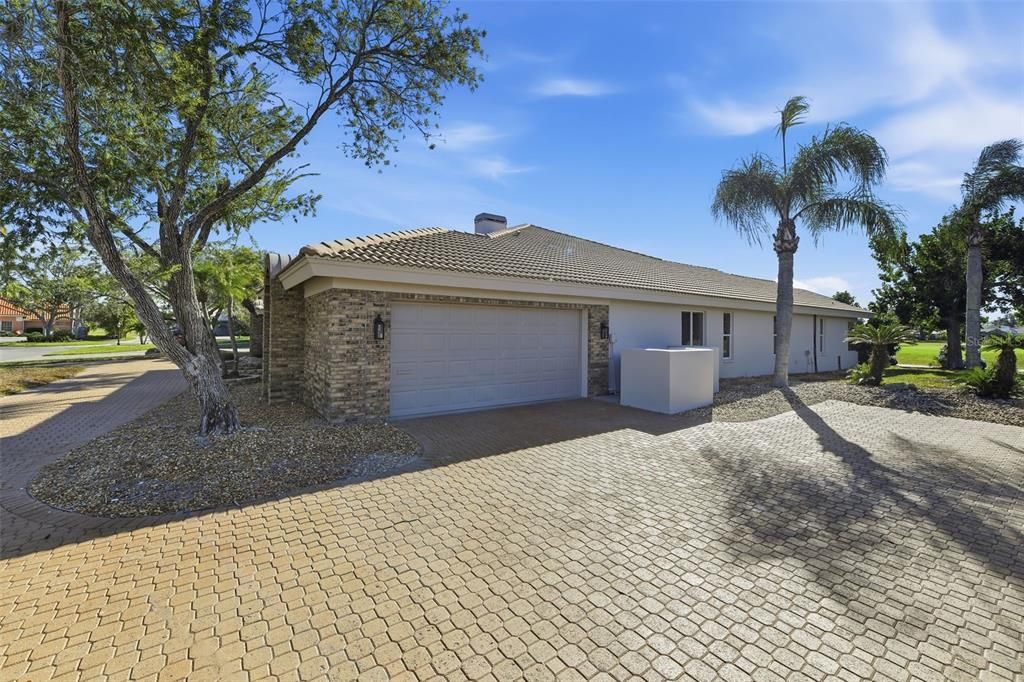 For Sale: $1,697,000 (3 beds, 3 baths, 4242 Square Feet)