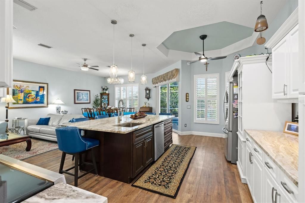 На продажу: $490,000 (2 спален, 2 ванн, 1917 Квадратных фут)