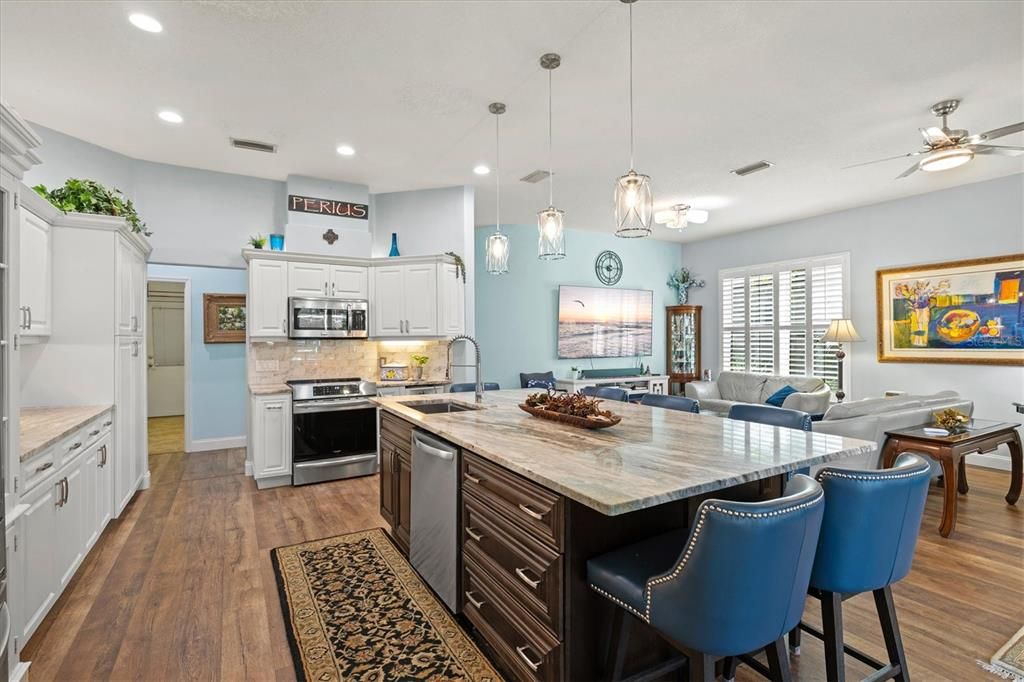 На продажу: $490,000 (2 спален, 2 ванн, 1917 Квадратных фут)