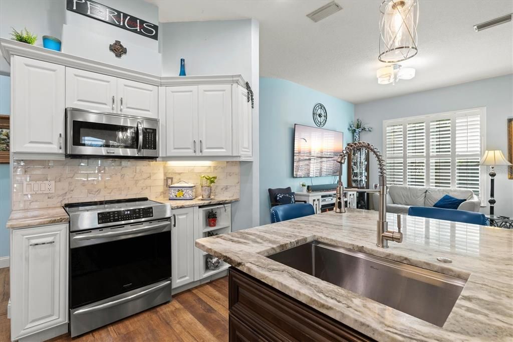 На продажу: $490,000 (2 спален, 2 ванн, 1917 Квадратных фут)