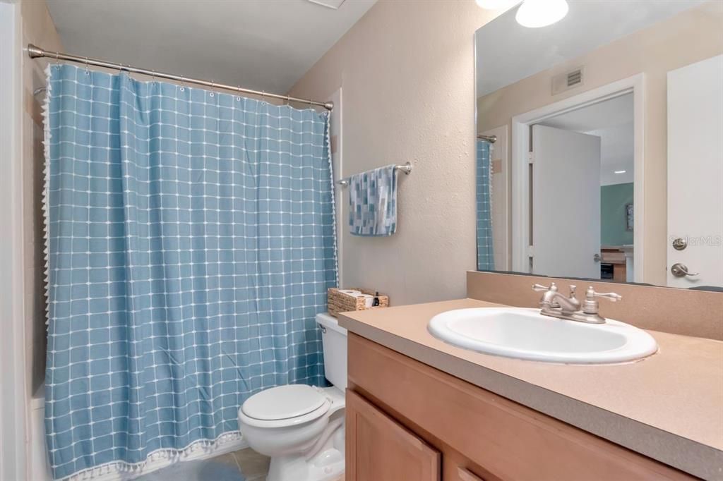 For Sale: $185,000 (2 beds, 2 baths, 935 Square Feet)