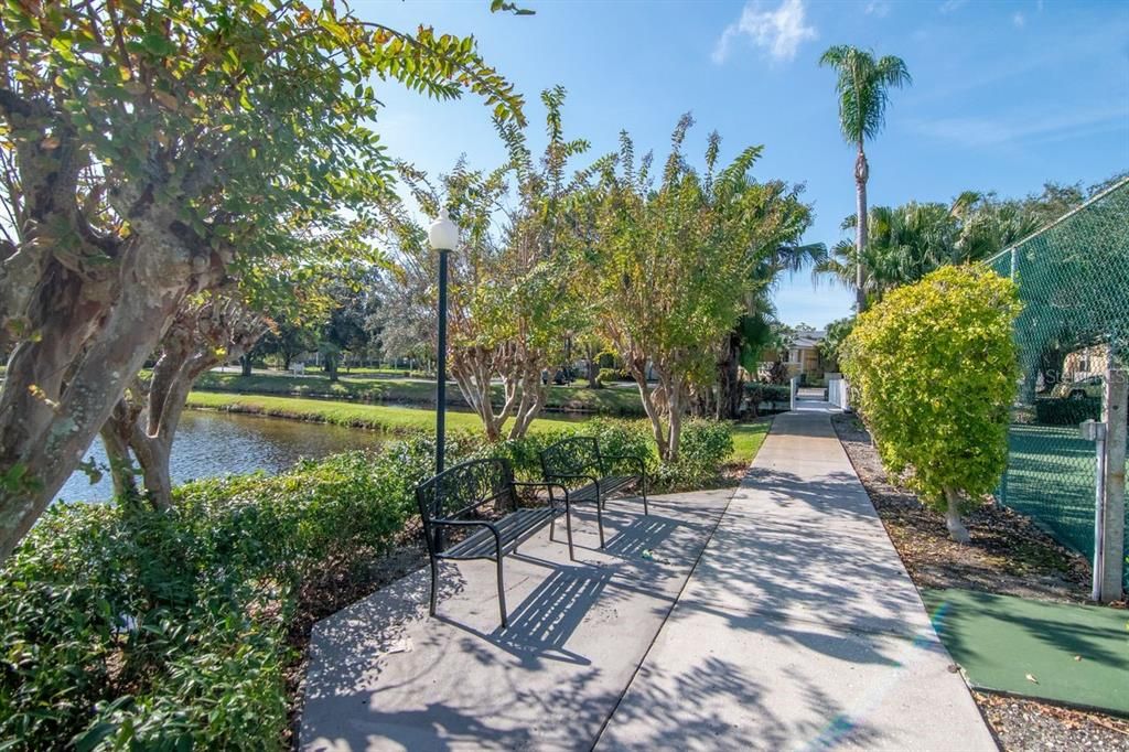 For Sale: $185,000 (2 beds, 2 baths, 935 Square Feet)