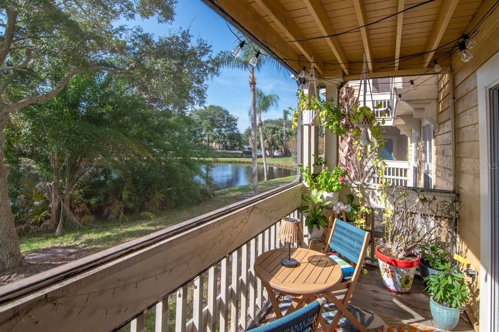 For Sale: $185,000 (2 beds, 2 baths, 935 Square Feet)